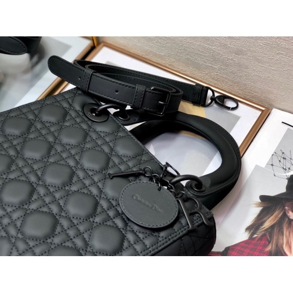D*or lady D*or medium bag in black ultramatte cannage calfskin