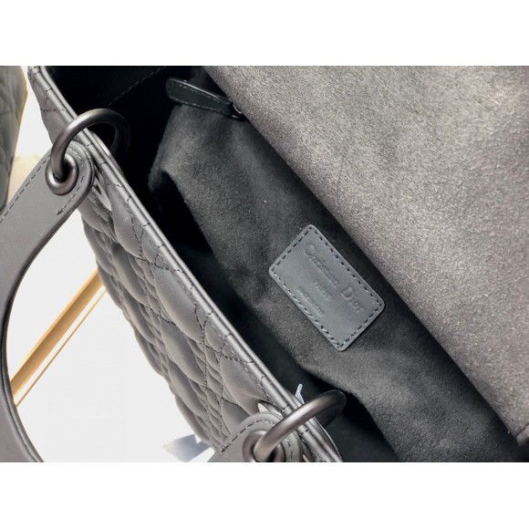 D*or lady D*or medium bag in black ultramatte cannage calfskin