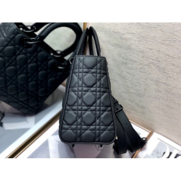 D*or lady D*or medium bag in black ultramatte cannage calfskin