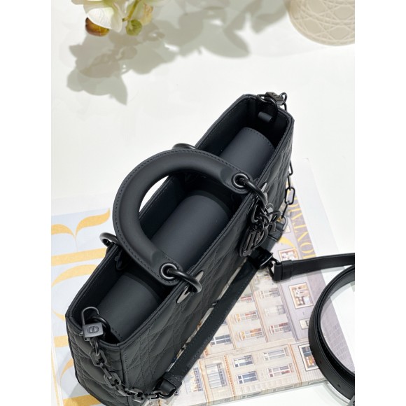D*or lady d-joy medium bag in black ultramatte calfskin