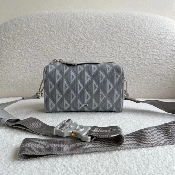 D*or lingot messenger bag in gray cd diamond canvas