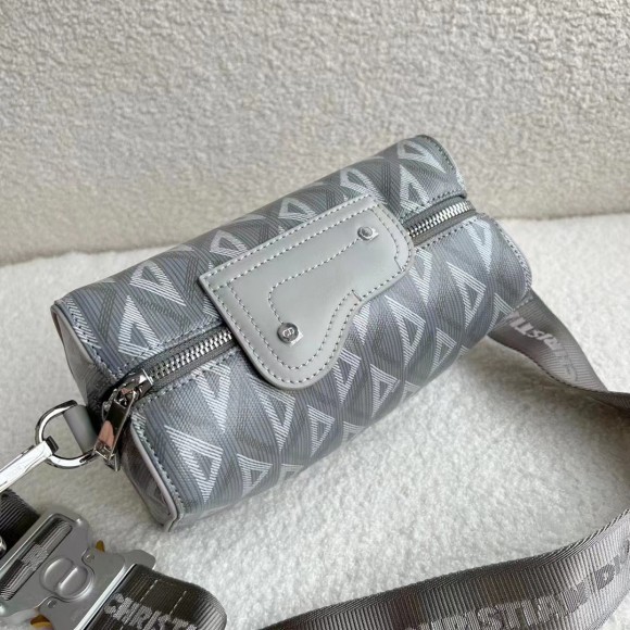 D*or lingot messenger bag in gray cd diamond canvas