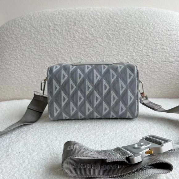 D*or lingot messenger bag in gray cd diamond canvas