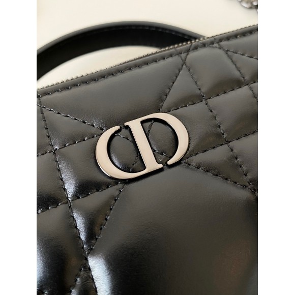 D*or caro box bag with chain in black macrocannage calfskin
