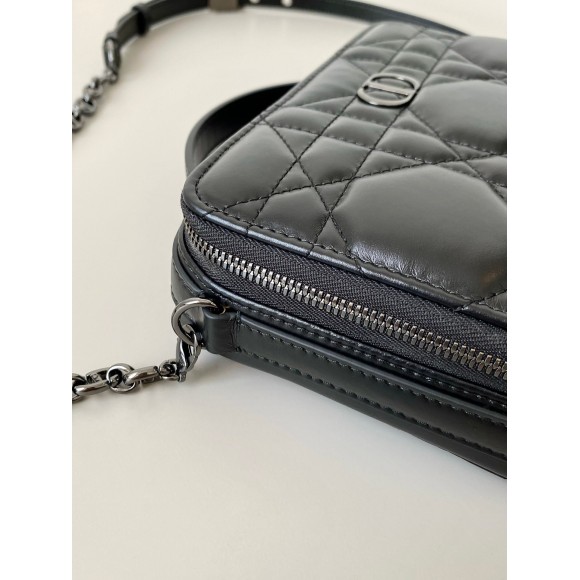 D*or caro box bag with chain in black macrocannage calfskin