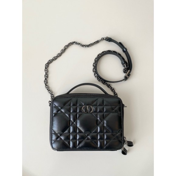 D*or caro box bag with chain in black macrocannage calfskin