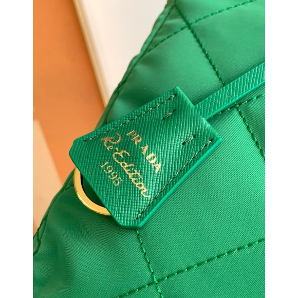 Pra*a re-edition 1995 tote bag in green re-nylon