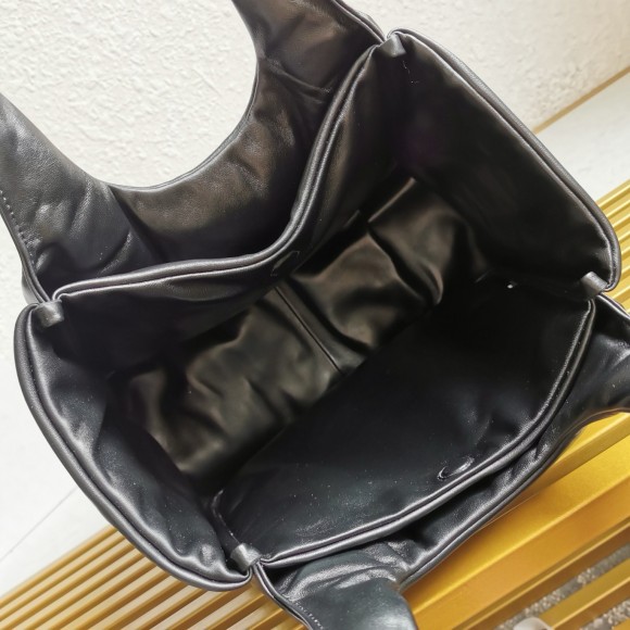 Pra*a medium tote bag in black nappa leather