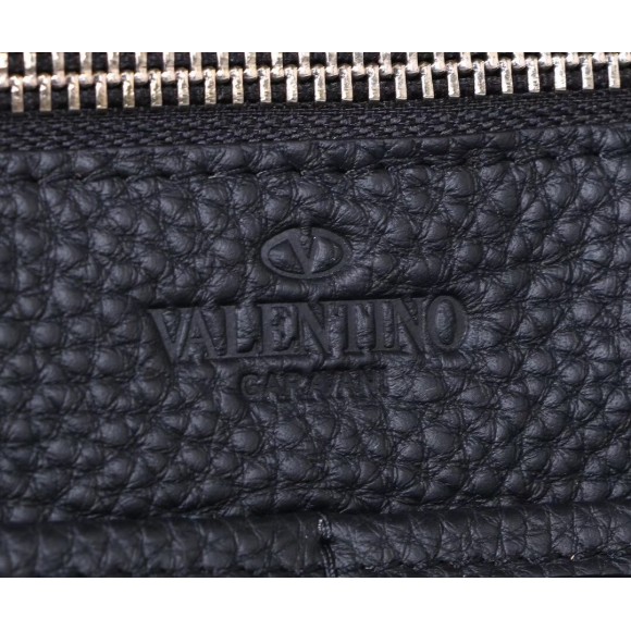 Valentino Rockstud Medium Tote In Black Grained Leather